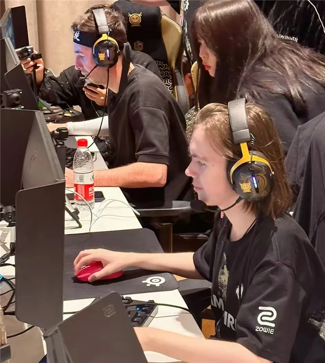 Zeus 似乎也表现不佳？ Chovy 的 Skyfire 燃烧了 Hanwha Life Esports Generation Gaming 并取得领先