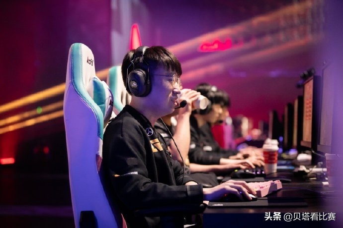 Hunter ： 我们没有像 NiKo 或 m0NESY 这样的明星选手，所以我们需要团结作战。