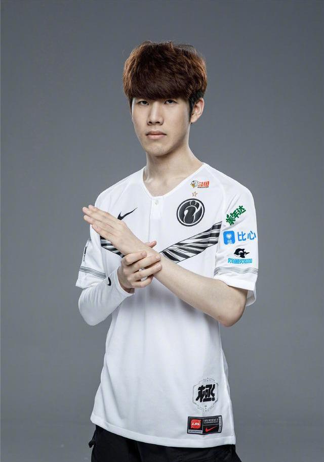 今日凌晨的2023LEC冬季赛决赛中，G2以3-0横扫MAD拿下冠军 这也是中单选手Caps拿到的第八个欧洲联赛冠军